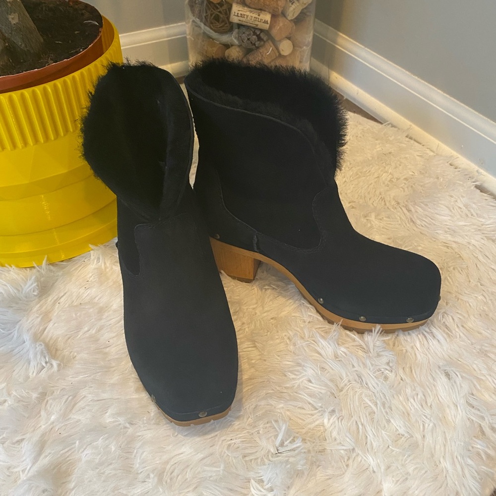 ✨Ugg (NWOT) Suede Boots Size 6✨ - Picture 1 of 6